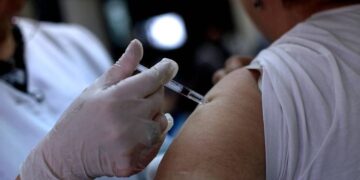 Advierten que vacuna contra el coronavirus podría ser menos efectiva en personas con obesidad
