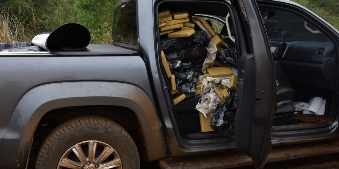 Intentó evadir control de Gendarmería con más de 900 kilos de marihuana