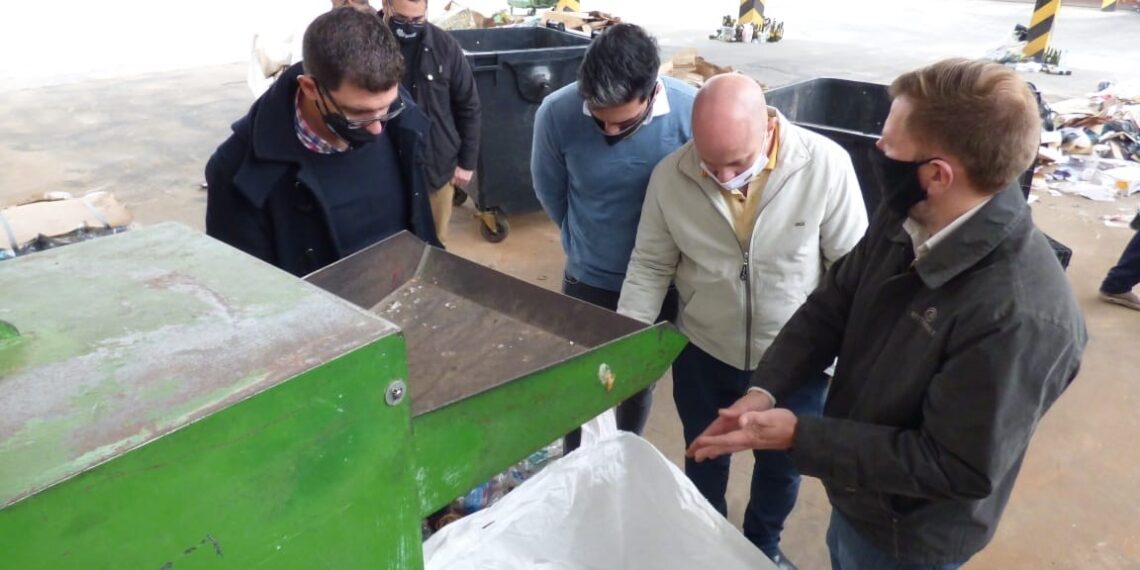 Industriales panaderos se interiorizaron sobre el funcionamiento de la Planta de Separación de Residuos