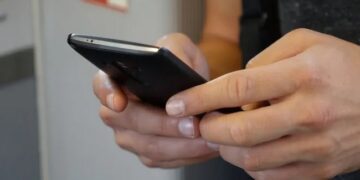 Desarrollan función para transcribir y traducir textos desde una foto