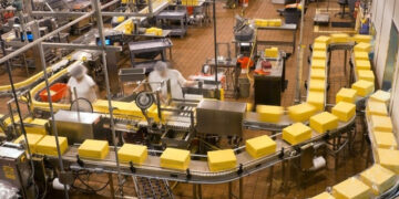 El Gobierno prolongó por 60 días la prohibición de despidos y suspensiones laborales