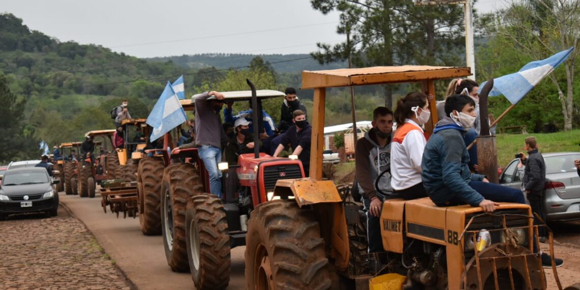 Municipios avanzan con el registro de tractores usados presentes en las chacras misioneras