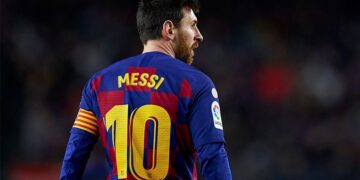 Messi analiza quedarse un año más en Barcelona