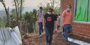 El Gobernador asistió a las familias afectadas por el temporal en Alba Posse