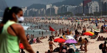 Brasil: las playas se llenaron este fin de semana pese a la pandemia