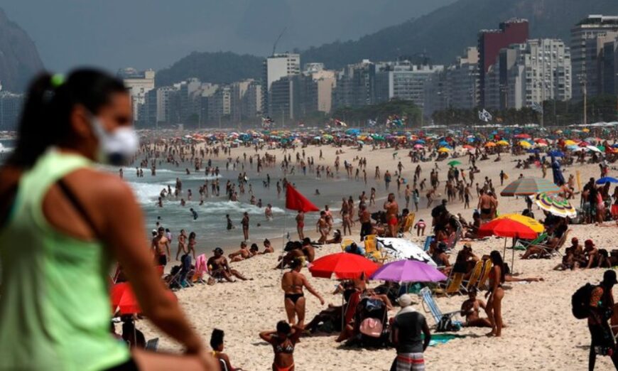 Brasil: las playas se llenaron este fin de semana pese a la pandemia