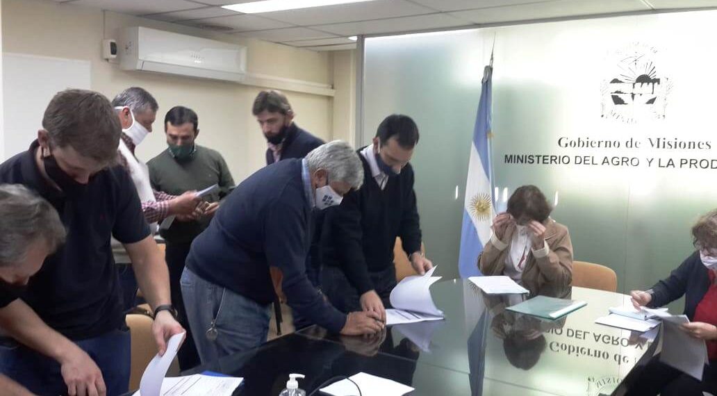Se firmaron convenios para la entrega de créditos con destino a la compra de ovinos y caprinos