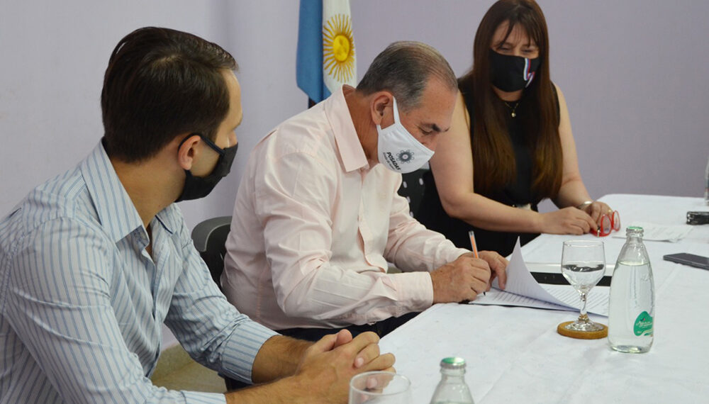Firman acuerdo para fortalecer políticas deportivas y sociales en Posadas