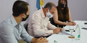 Firman acuerdo para fortalecer políticas deportivas y sociales en Posadas