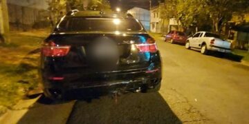 Un conductor fuera de control intentó huir tras un choque y fue detenido