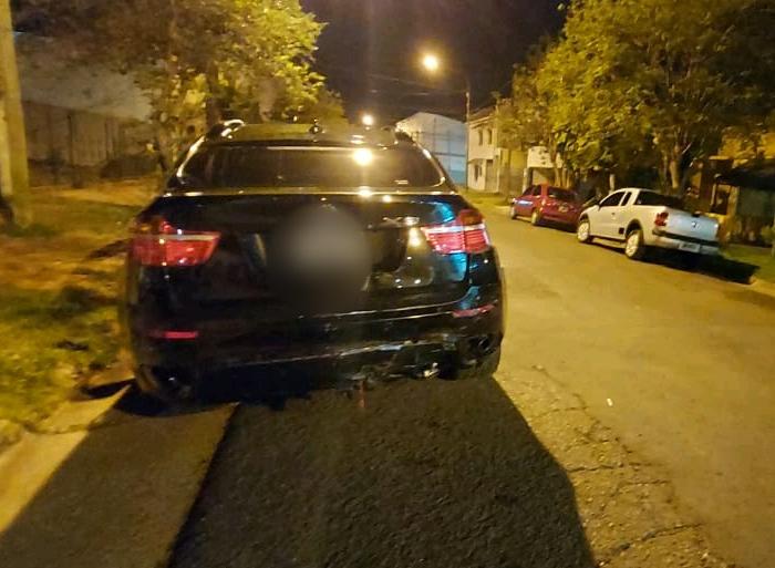 Un conductor fuera de control intentó huir tras un choque y fue detenido