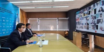 El Gobierno oficializó el aumento del salario mínimo, vital y móvil en tres tramos