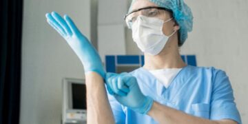 El Gobierno oficializó la extensión del pago de un bono para los trabajadores de la salud