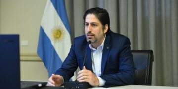 Afirman que sólo tres de cada diez estudiantes del secundario egresan a término