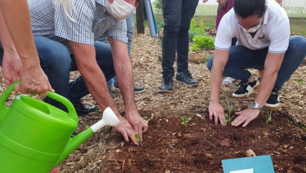 Stelatto visitó la Huerta Terapéutica del Centro Asistencial Manantial