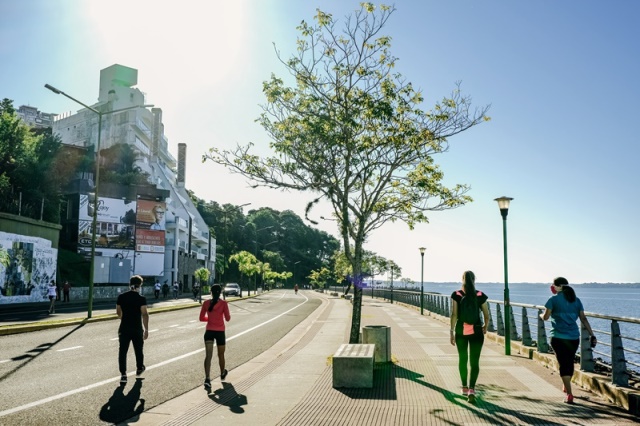 Posadas: por las altas temperaturas, amplían el horario para la práctica de caminata recreativa