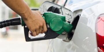 Combustibles: postergaron suba de impuestos y frenó otro incremento de hasta 3,2% en las naftas