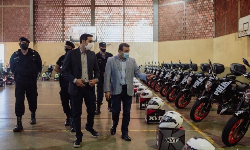 Herrera Ahuad entregó 50 motocicletas a la Policía de Misiones