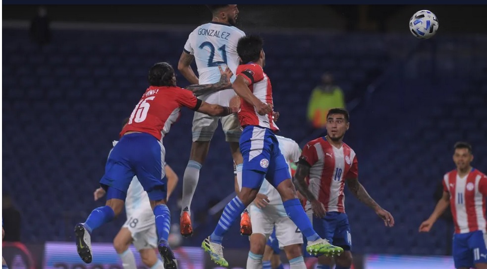 Argentina empató con Paraguay en un partido plagado de polémicas