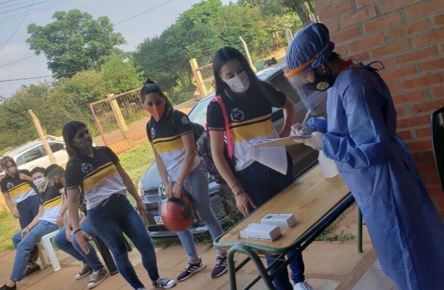 Misiones: más de 17 mil estudiantes del último año del secundario regresaron hoy a las aulas