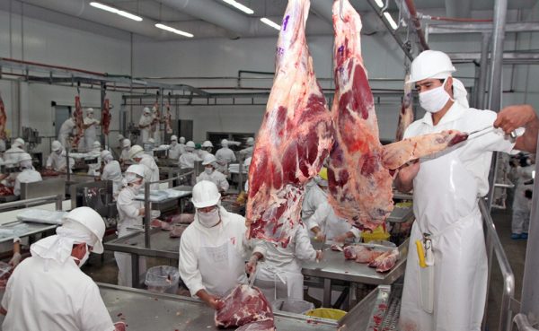 China suspendió temporalmente a frigorífico argentino tras detectar coronavirus en empaque externo
