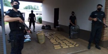 Incautaron más de 70 kilos de marihuana ocultos entre malezas