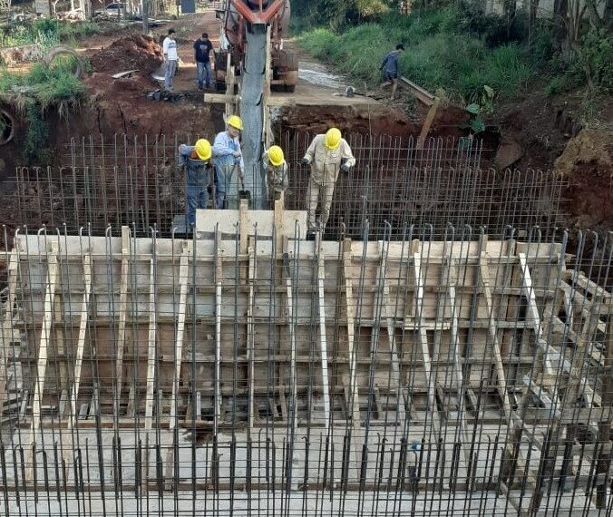 Avanzan las obras de nuevos puentes en Puerto Esperanza y Colonia Delicia