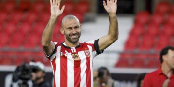 Mascherano anunció su retiro del fútbol profesional