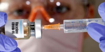Afirman que la aplicación de la vacuna contra el coronavirus no será obligatoria