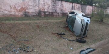 Despiste y vuelco en la vereda del cementerio municipal de Posadas