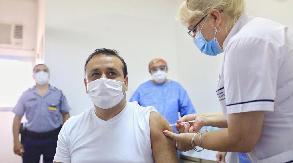 El Gobernador Herrera Ahuad se aplicó la vacuna contra el coronavirus