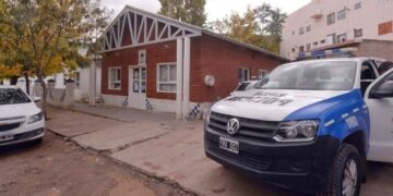 Un hombre baleó a dos jóvenes que orinaron el paredón de su casa