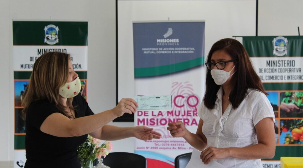 El Banco de la Mujer Misionera entregó créditos a mujeres emprendedoras