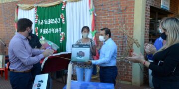 Entregaron máquinas e insumos a 22 emprendedores de nueve municipios misioneros