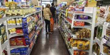 Las ventas en supermercados cayeron por tercer mes consecutivo
