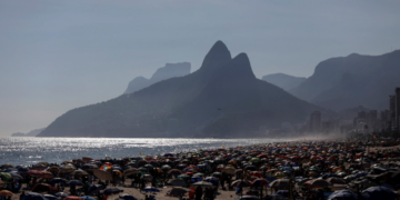 Rio de Janeiro bloqueará el acceso a todas sus playas en la última noche del año por nueva ola de coronavirus