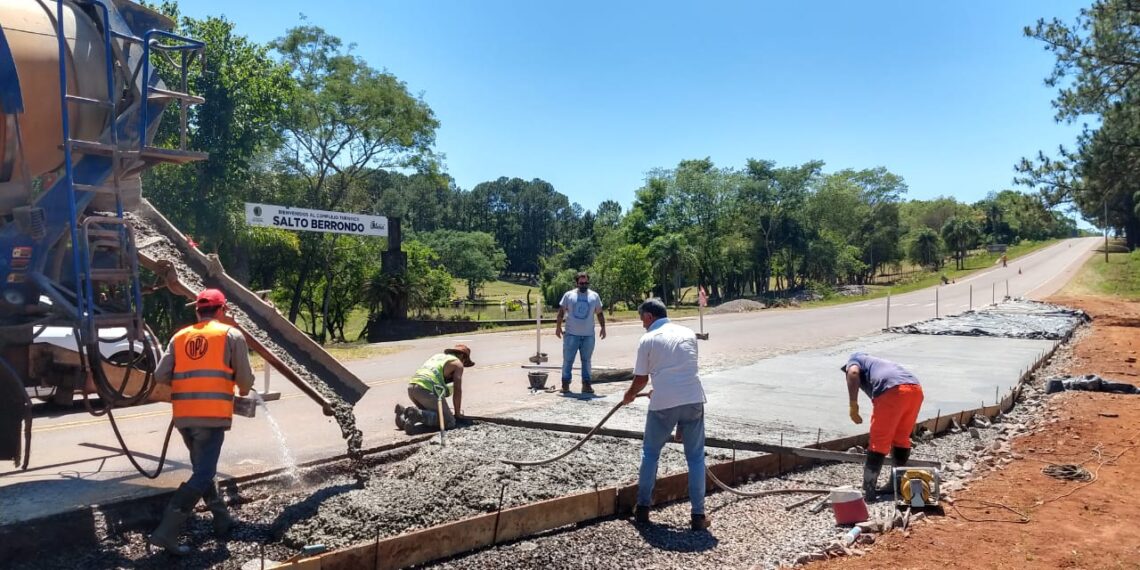 Paradas Seguras: construyen dársenas en la ruta provincial 103