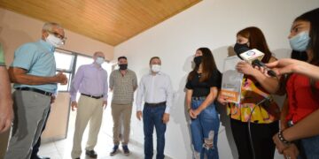 El Gobernador entregó 50 viviendas a familias de Itaembé Iguazú