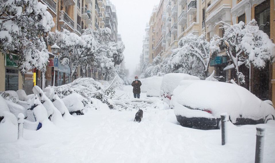 Histórica tormenta de nieve paraliza a España