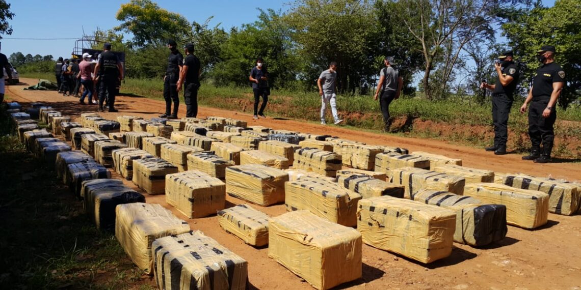 Interceptaron un camión con 166 bultos de marihuana en Nemesio Parma