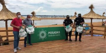 Costa Sur: Stelatto y Arrúa entregaron presentes a quienes disfrutaban de la playa