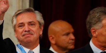 Fernández firmó 76 DNU en un año y superó por tres toda la gestión de Macri