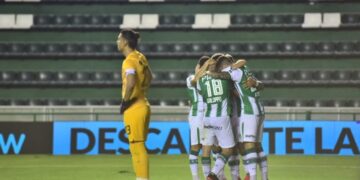 Copa Maradona: Banfield goleó a San Lorenzo y jugará la final ante Boca