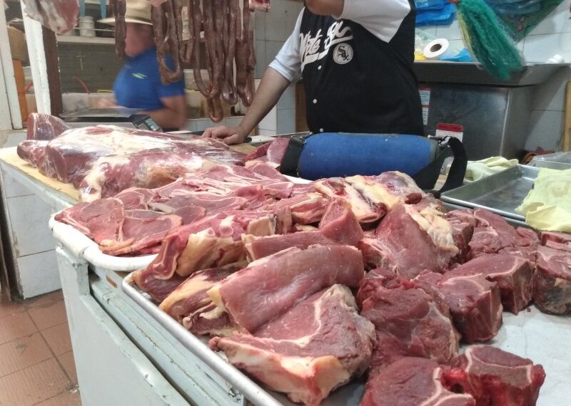 Firman acuerdo por rebajas de hasta un 30% en 10 cortes de carne