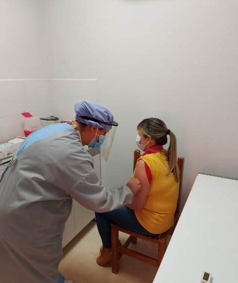 Más de 1400 agentes de salud recibieron su primera dosis de la Sputnik V, con la nueva tanda