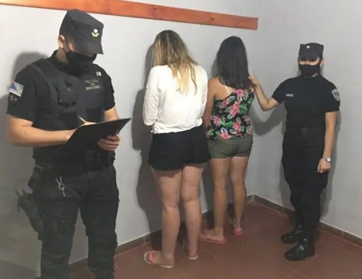 Capturaron a dos mujeres acusadas de robarle a un hombre más de 500 mil pesos