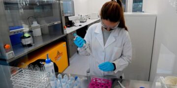 Analizan la aparición de una nueva mutación de coronavirus en la Argentina