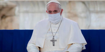 El Papa anunció que se vacunará contra el coronavirus y criticó el “negacionismo suicida”