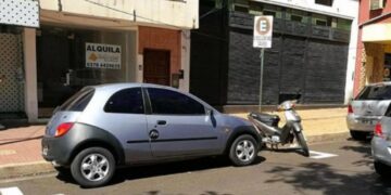 Proponen eliminar los estacionamientos exclusivos en las instituciones públicas