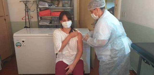 Más de 2 mil agentes de salud ya recibieron la primera dosis de la vacuna Sputnik V
